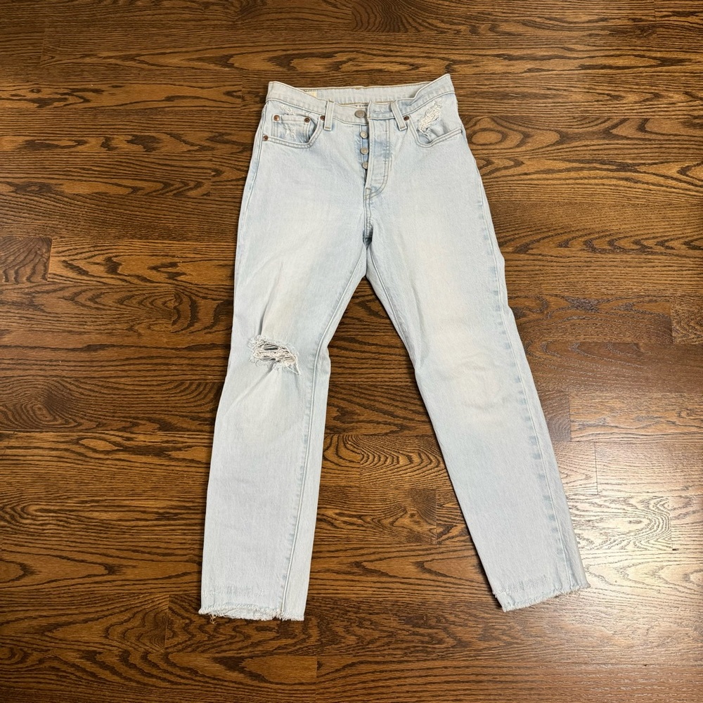 Brand: Levi’s Jeans, Sold from Aritzia. Size: W24 L26.